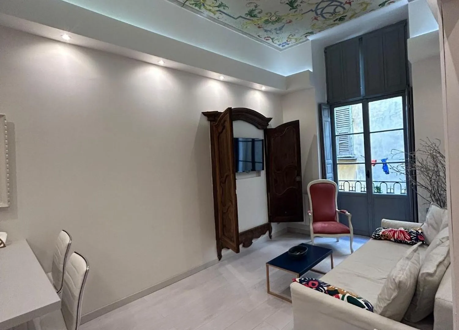 Luxury Apartment In The Heart Of Old Town Nice.