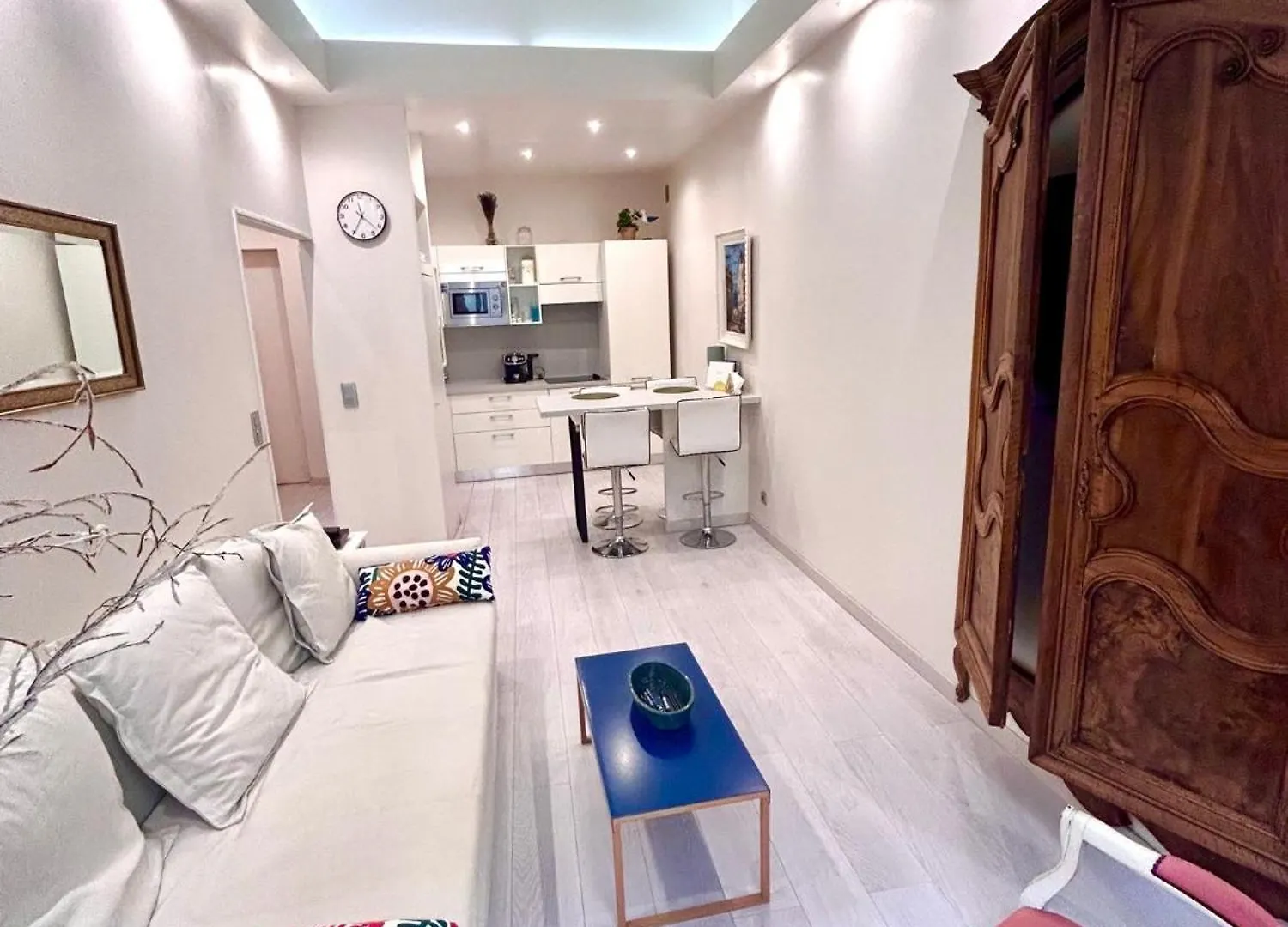 Luxury Apartment In The Heart Of Old Town Nice.